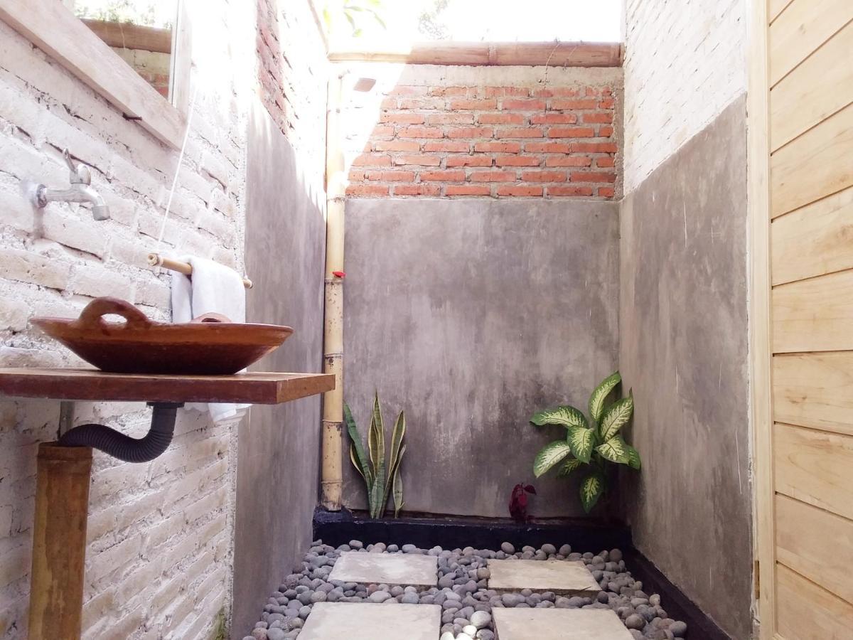 Jungle House - Surf & Hostel *