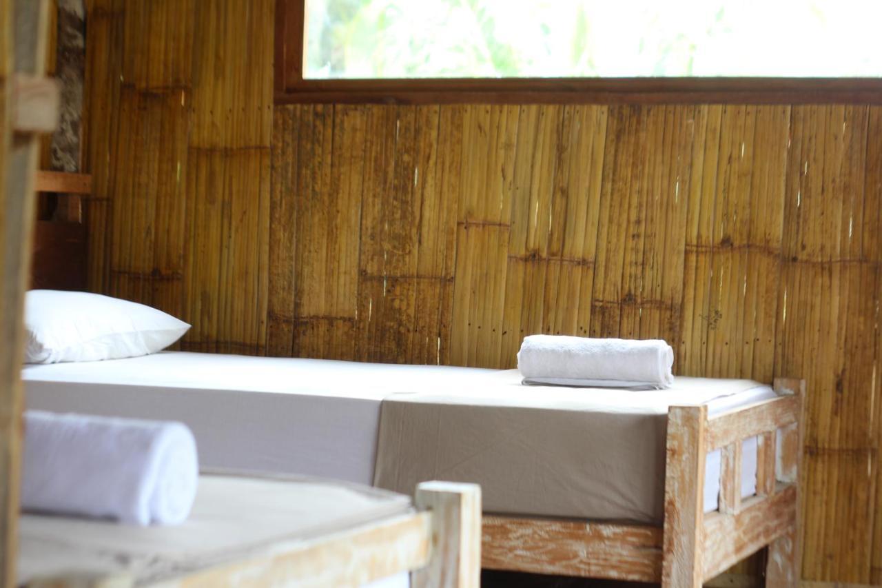 Jungle House - Surf & Hostel