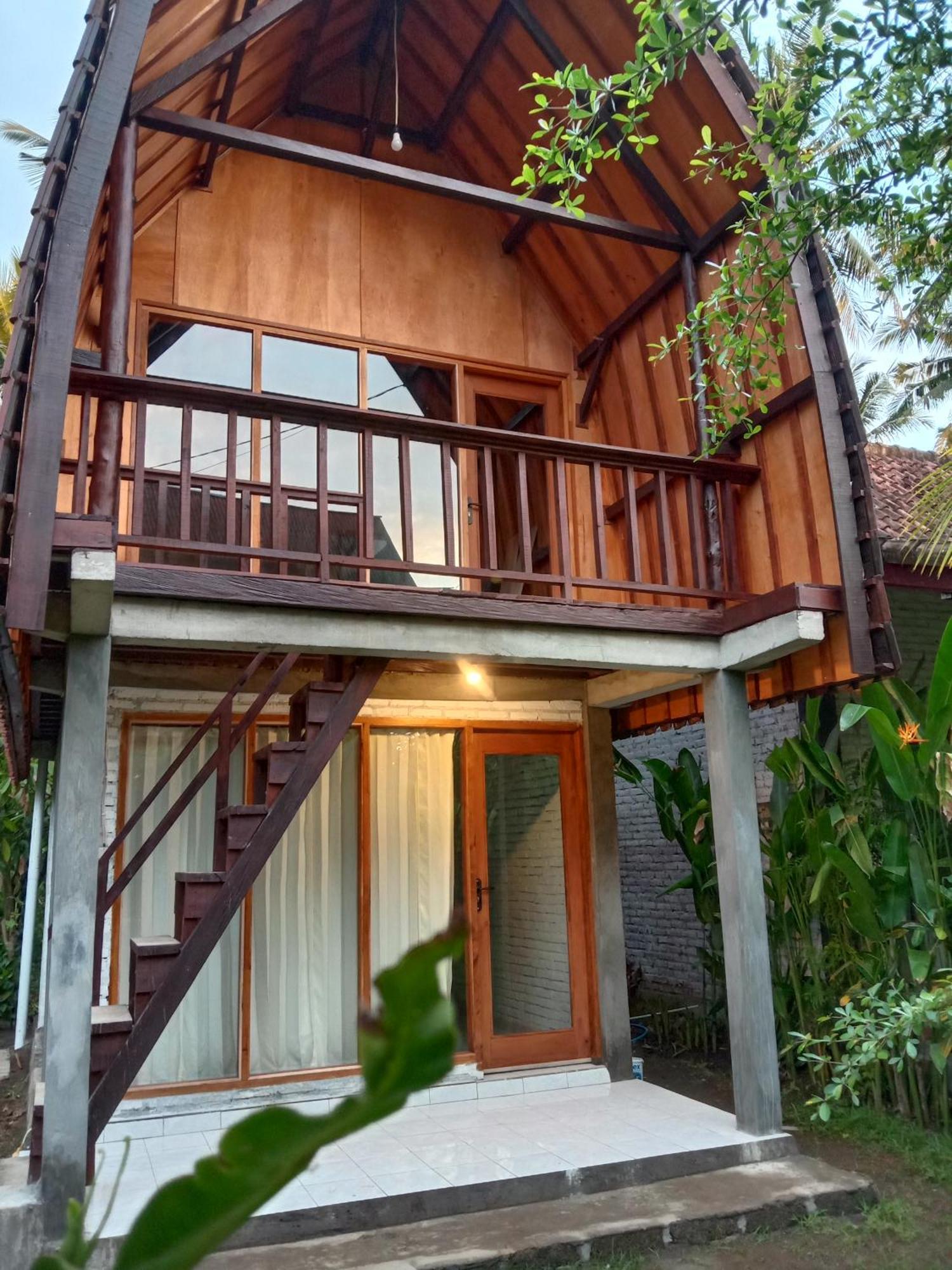 Jungle House - Surf & Hostel Pulukan
