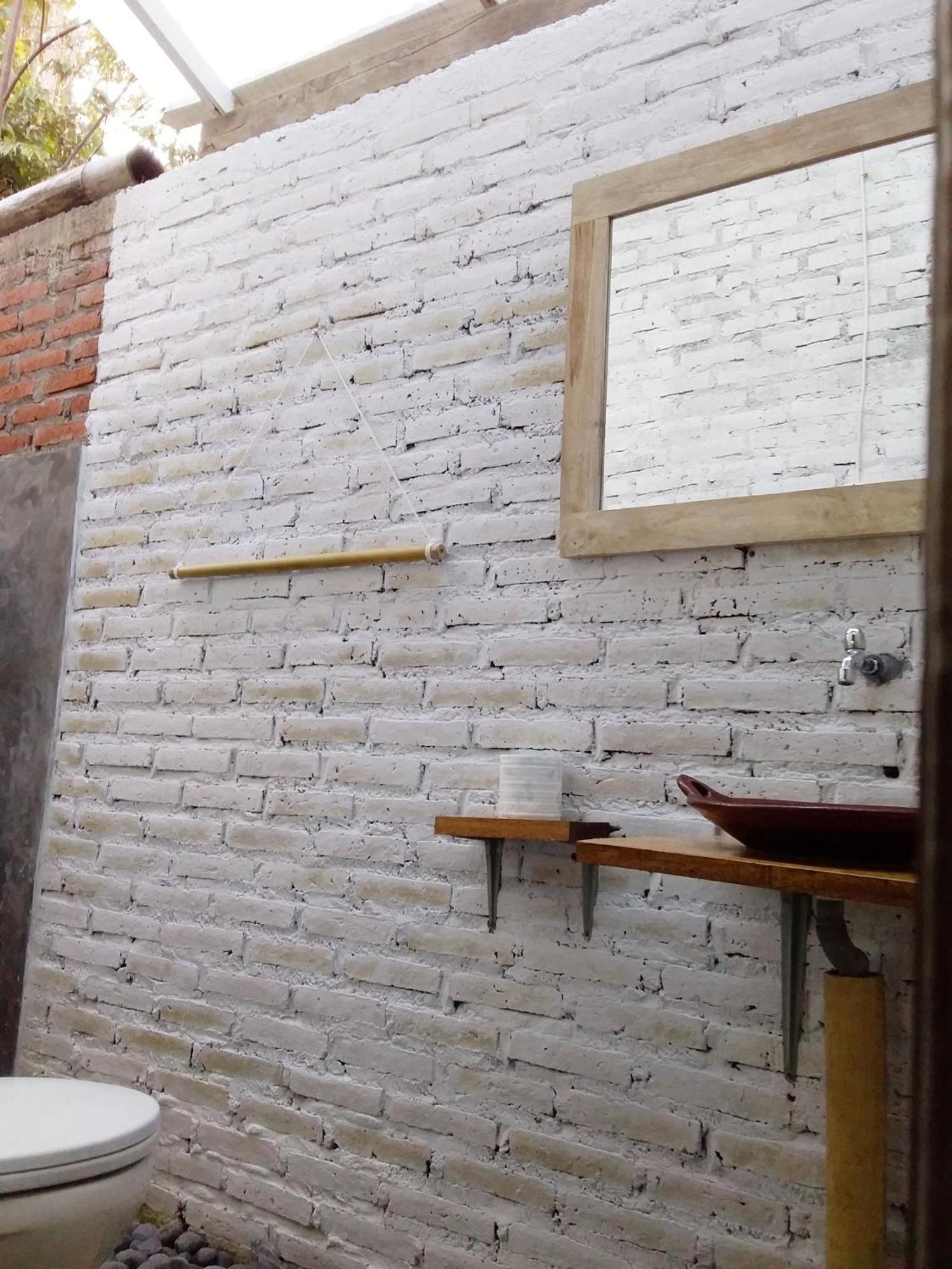 Jungle House - Surf & Hostel *